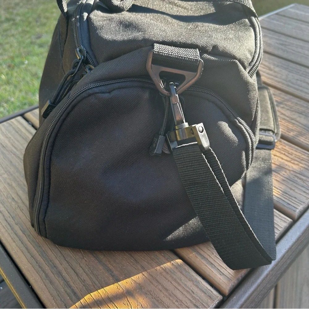 Case XX Rare Branded Duffle Bag With Insulated End Pocket Black Large 20x11x10